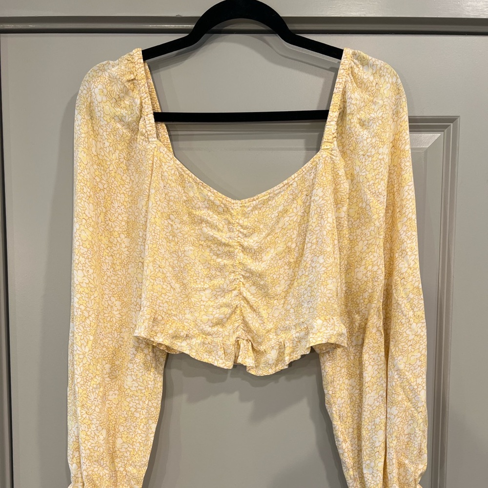 Cropped BP yellow long sleeve top. Size small. In great condition.